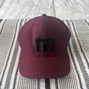 Travis Mathew flex fit golf hat